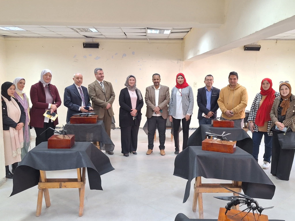 «خردة تستحق الحياة».. إبداع فني من الخامات المستهلكة بكلية التربية النوعية