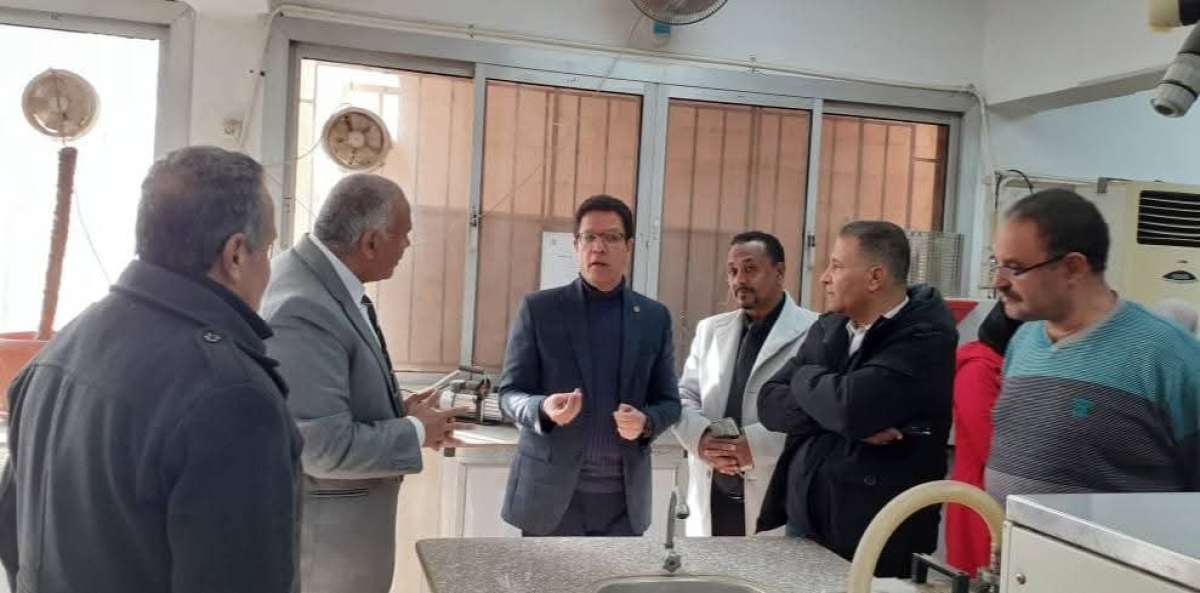 رئيس جامعة بنها يتفقد سير الامتحانات بكلية التربية النوعية